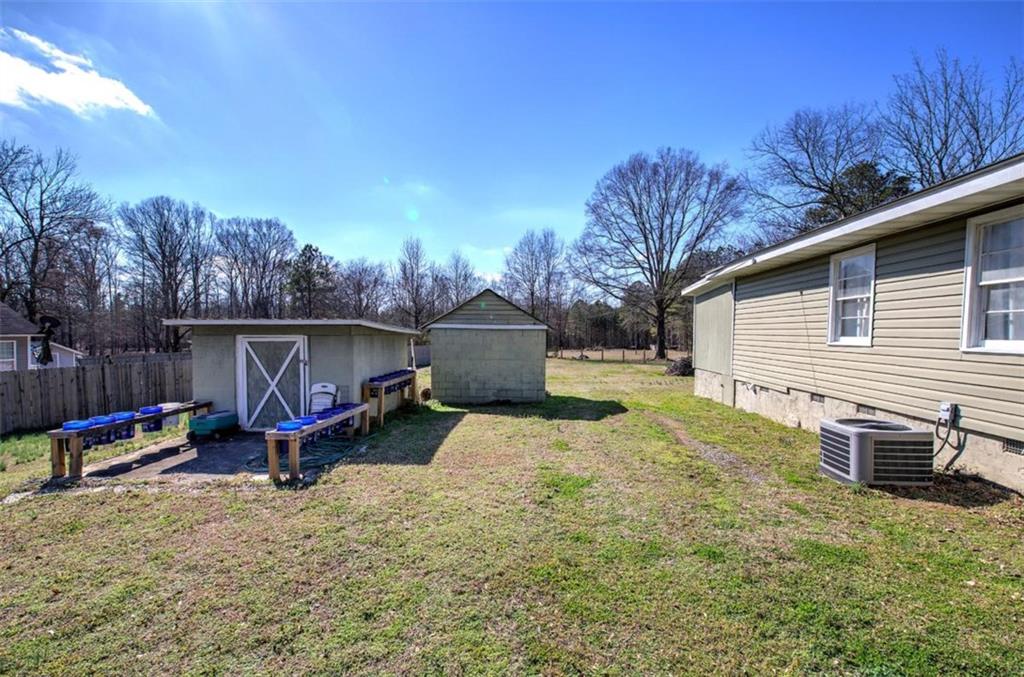 92 South Avery Road Southwest Rome, GA 30165 - Photo 29 of 39 a view of a backyard with a large tree and wooden fence