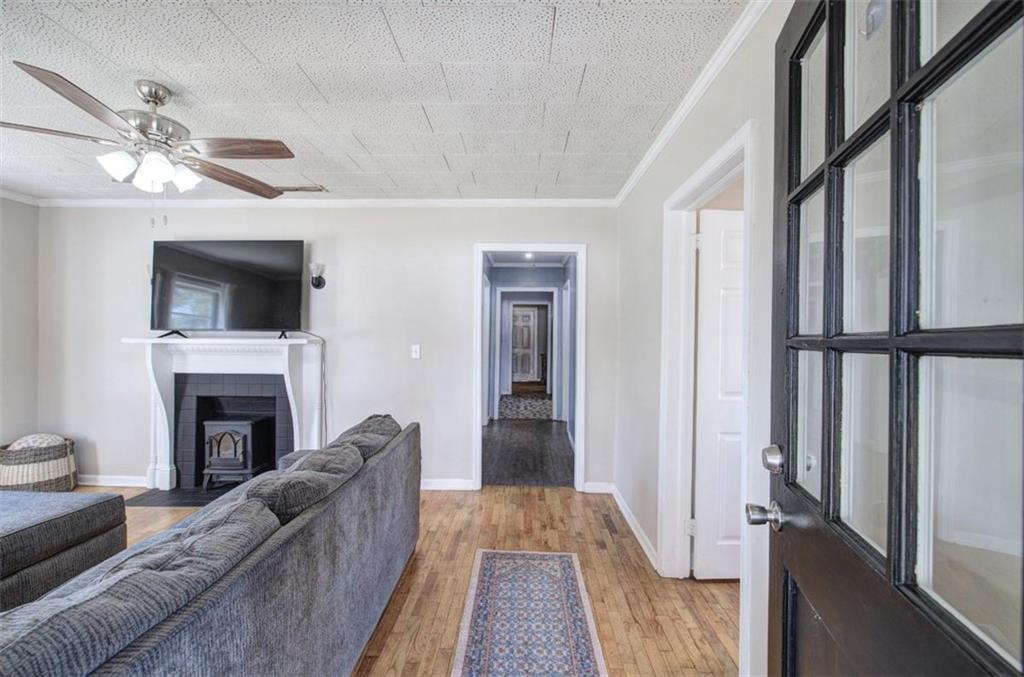 92 South Avery Road Southwest Rome, GA 30165 - Photo 4 of 39 a living room with furniture and a fireplace