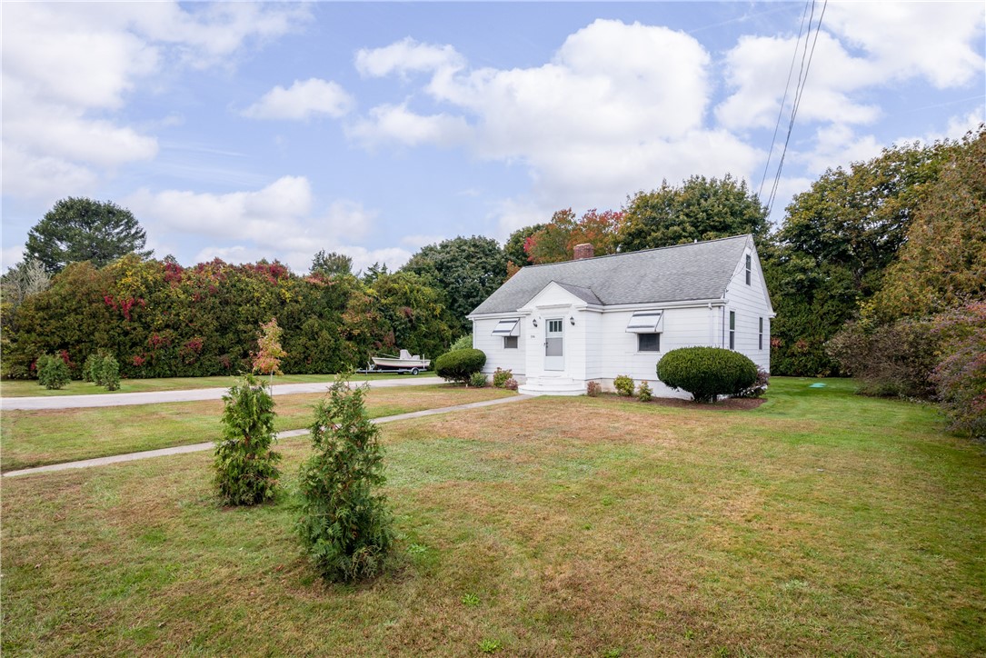 196 Bradford Road Westerly, RI 02808 - Photo 3 of 37