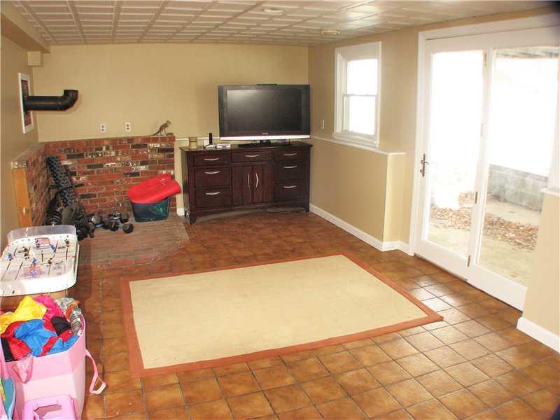 6 Old Mast Road York, ME 03909 - Photo 7 of 26 Den/Family/Great Room. Heat Stove...