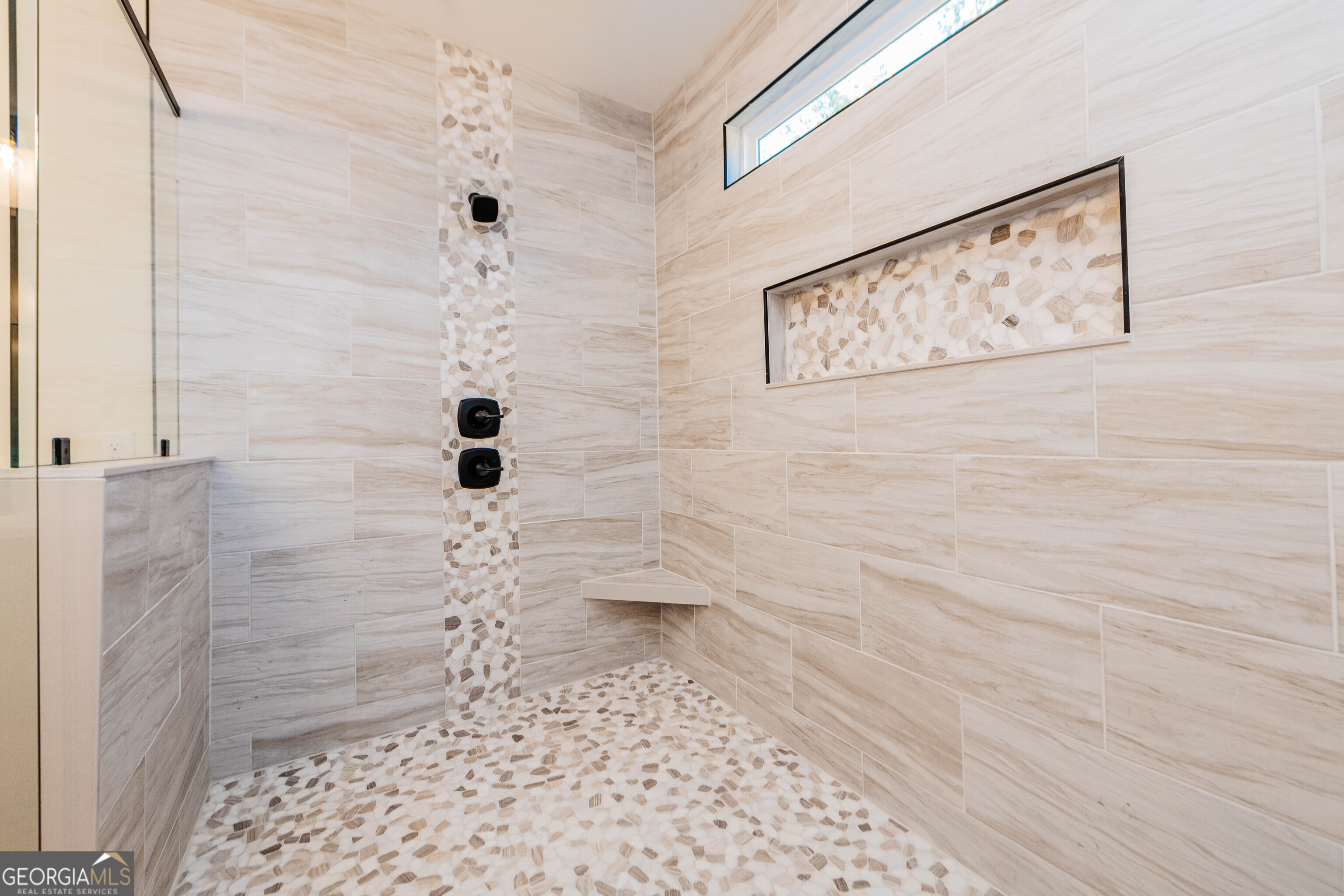 2089 Willow Lake Road Fort Valley, GA 31030 - Photo 20 of 50 a bathroom with a shower