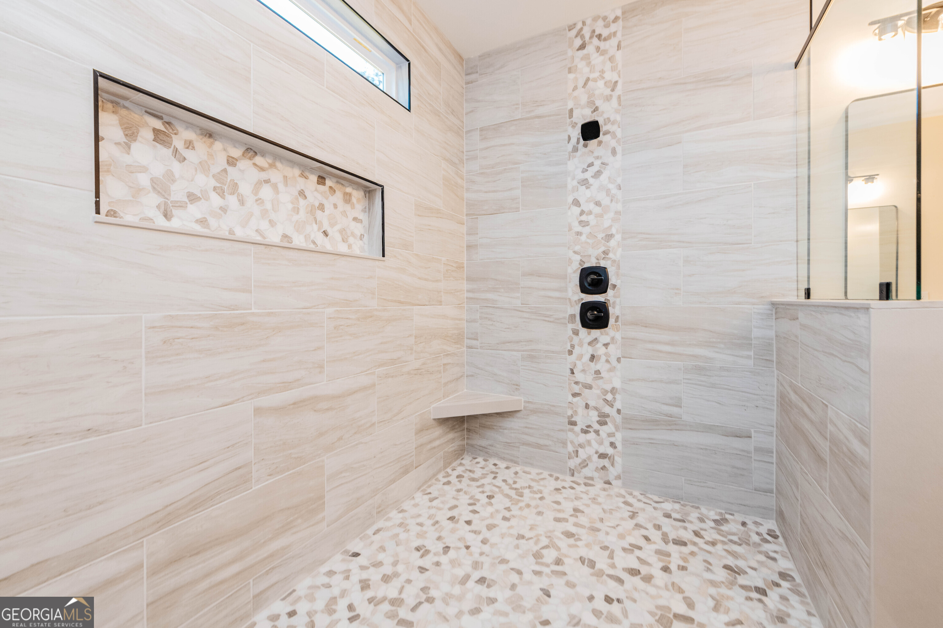 2089 Willow Lake Road Fort Valley, GA 31030 - Photo 21 of 50 a bathroom with a shower