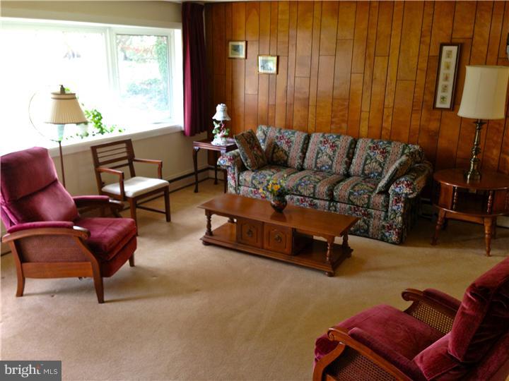 724 Cambridge Road Brookhaven, PA 19015 - Photo 3 of 21 Living Room