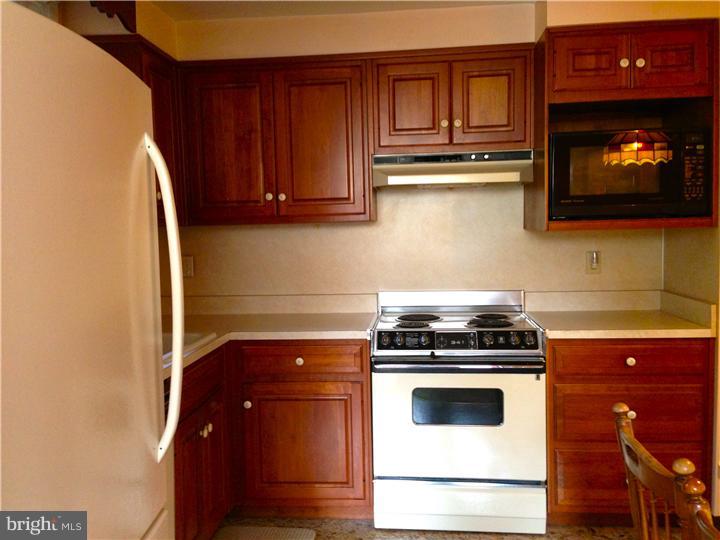 724 Cambridge Road Brookhaven, PA 19015 - Photo 6 of 21 Kitchen
