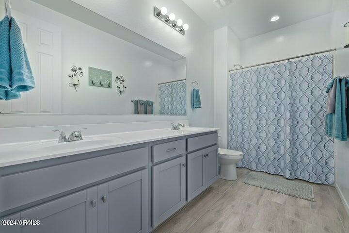 14599 West Wethersfield Road Surprise, AZ 85379 - Photo 12 of 40 Secondary Bath