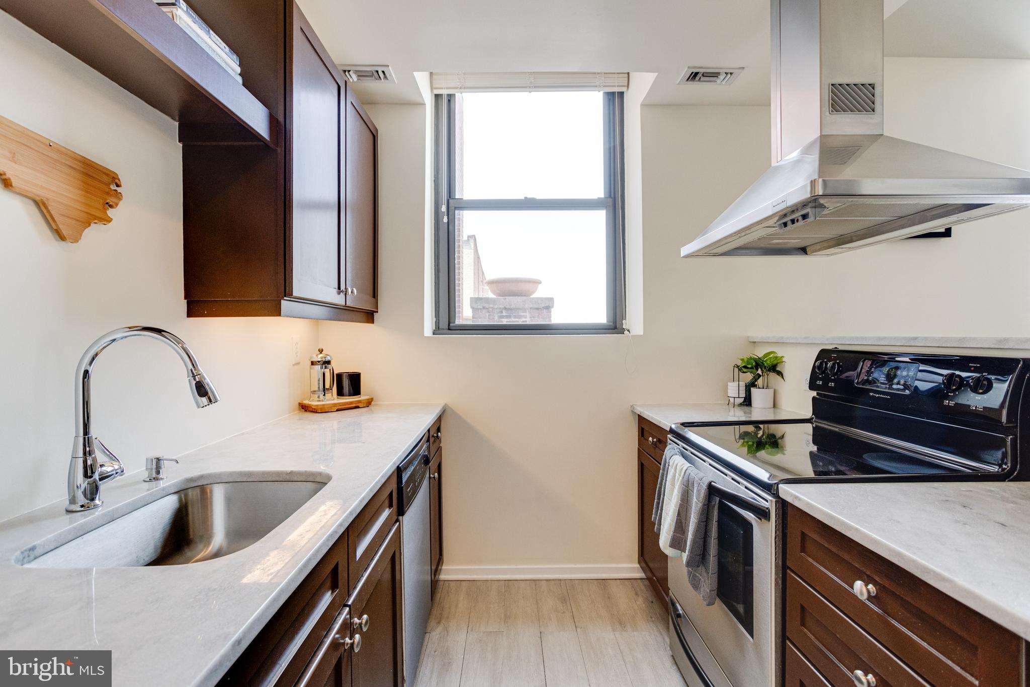 1211 Light Street, Unit 403 Baltimore, MD 21230 - Photo 13 of 52 Kitchen with quartz countertops / SS Appliances