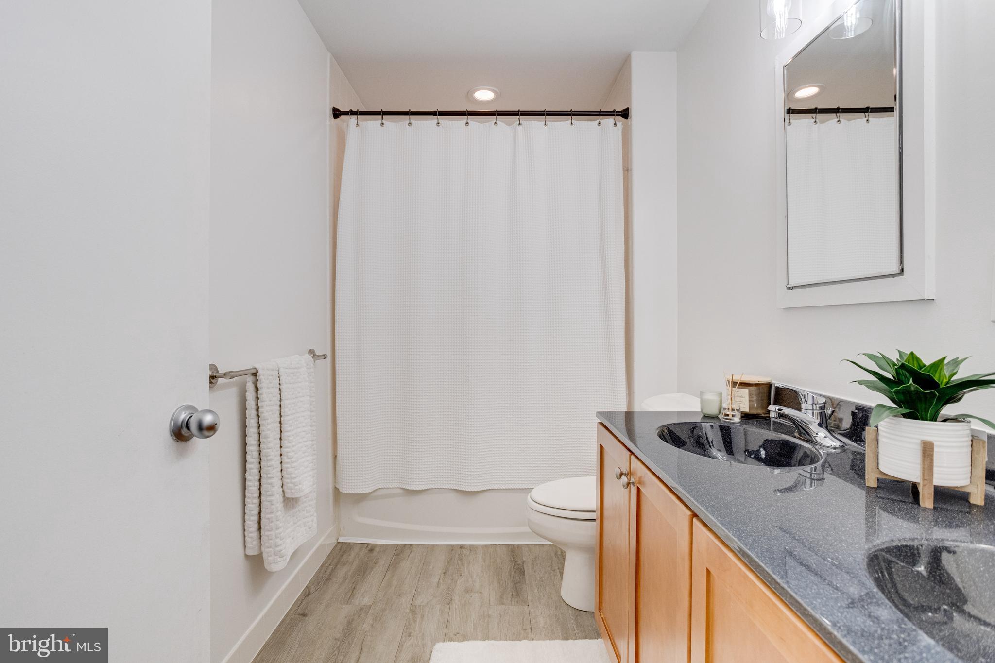 1211 Light Street, Unit 403 Baltimore, MD 21230 - Photo 31 of 52 Full bathroom w/ upgraded Flooring/ Vanity/ Lights