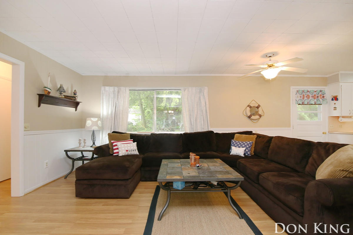 13291 Clausen Road Trufant, MI 49347 - Photo 4 of 31 IMG_1108