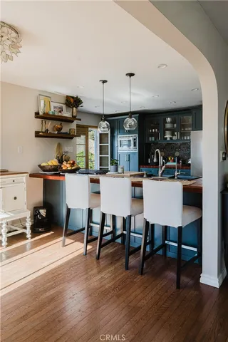 a outdoor sitting area with furniture