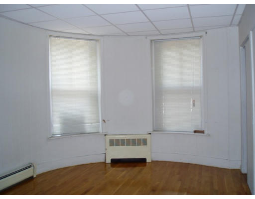 17 Perry Street, Unit 1 Brookline, MA 02445 - Photo 4 of 7 Gallery Image 4