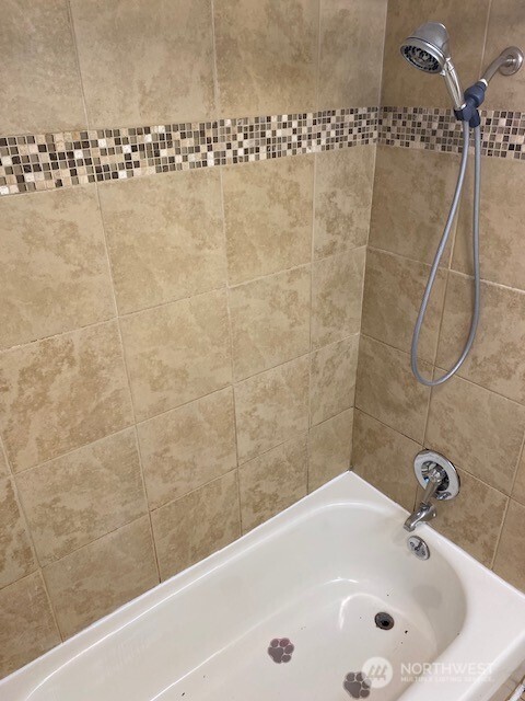 8829 Midvale Avenue North Seattle, WA 98103 - Photo 14 of 26