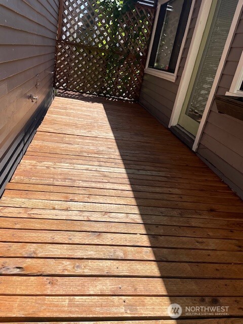 8829 Midvale Avenue North Seattle, WA 98103 - Photo 19 of 26