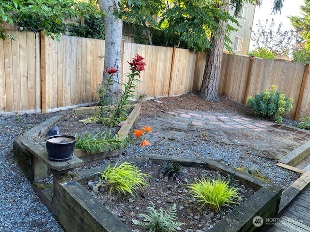 8829 Midvale Avenue North Seattle, WA 98103 - Photo 20 of 26