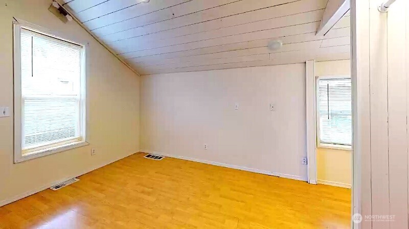 8829 Midvale Avenue North Seattle, WA 98103 - Photo 6 of 26