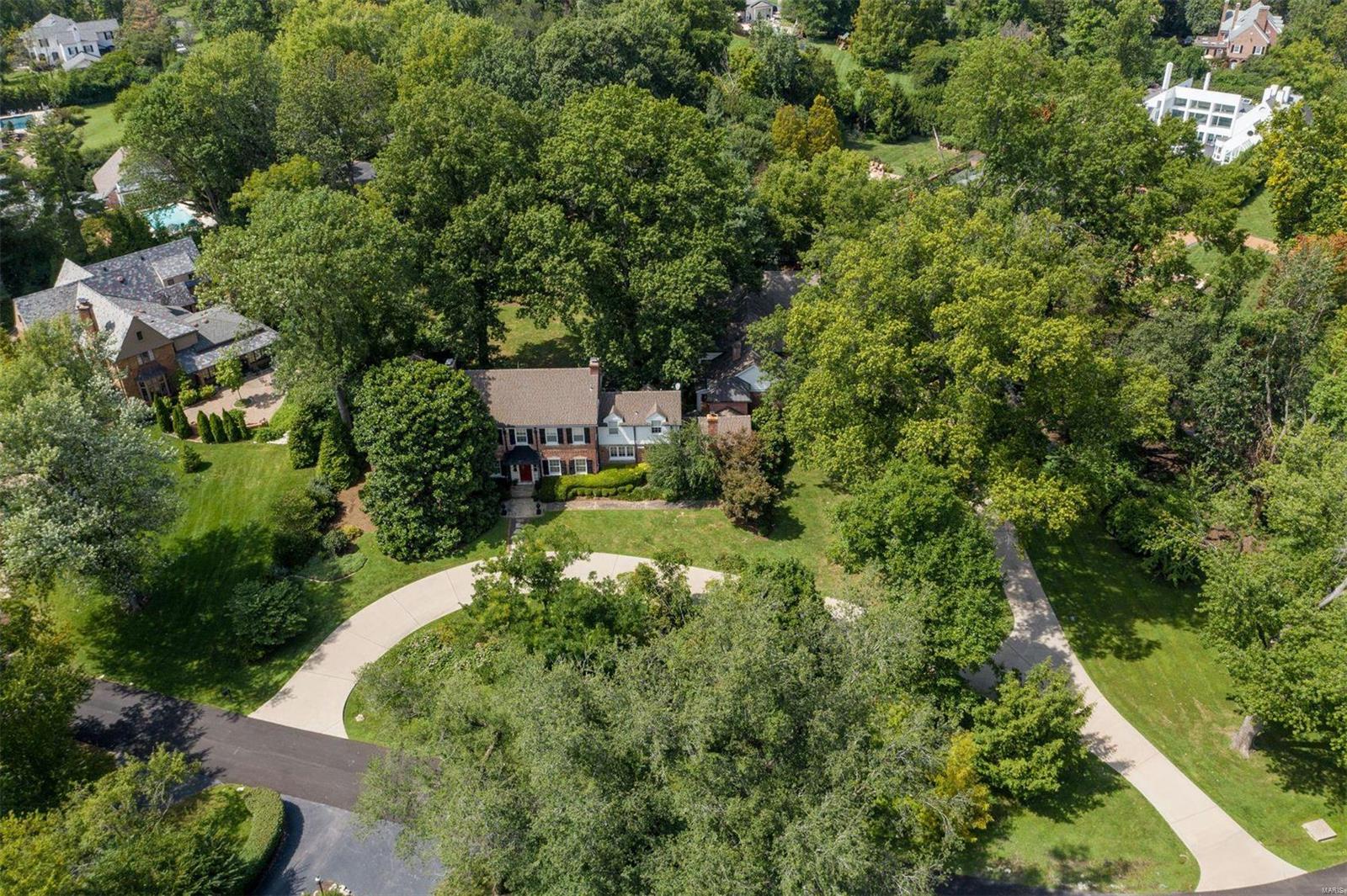 8 Dromara Road St. Louis, MO 63124 - Photo 3 of 50