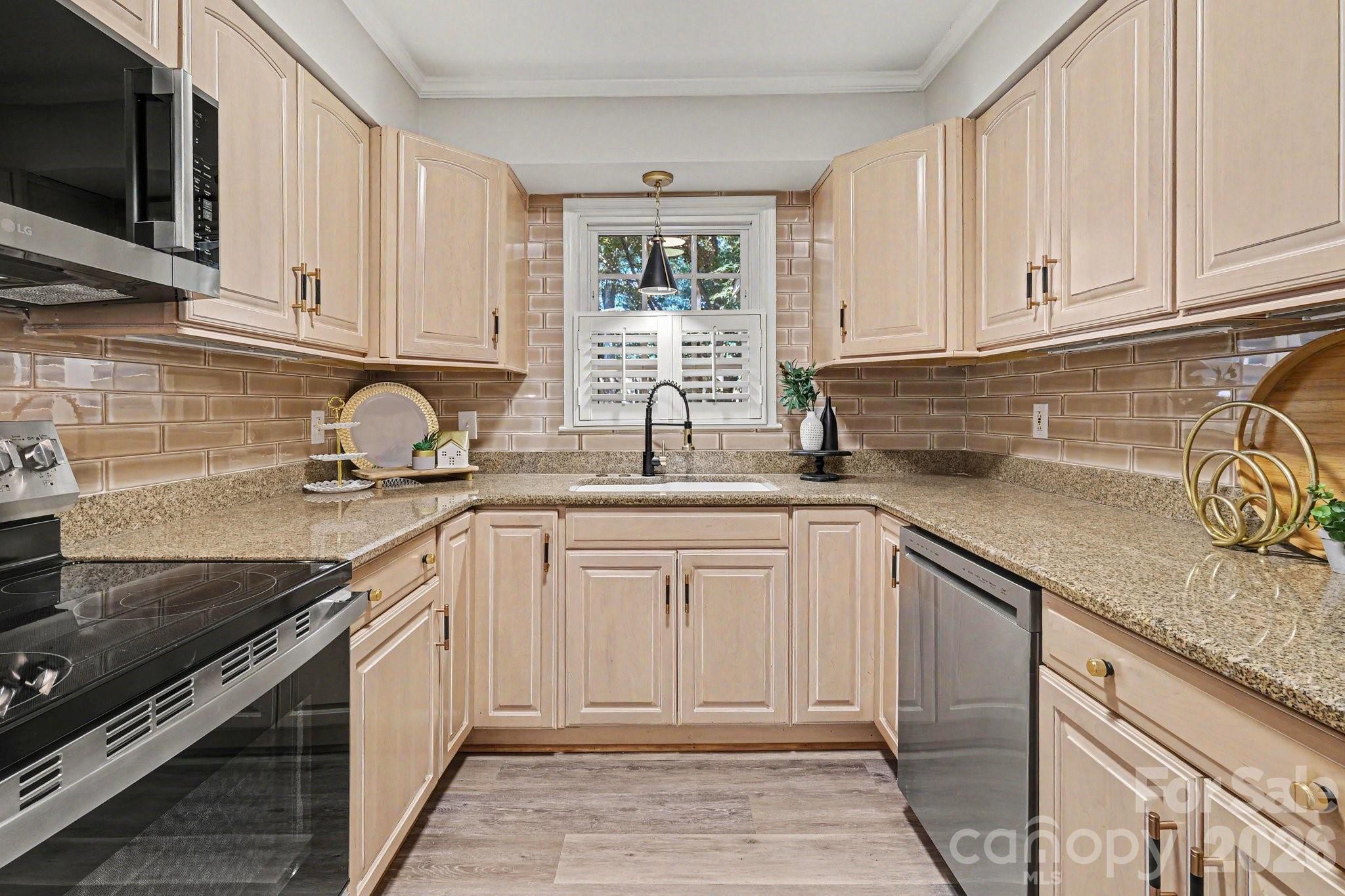 2235 Rexford Road, Unit C Charlotte, NC 28211 - Photo 7 of 32