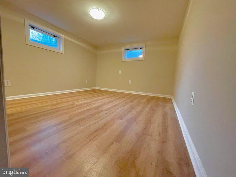 6494 Briggs Road Warrenton, VA 20187 - Photo 50 of 76 Overhead Lighting and 2 Windows