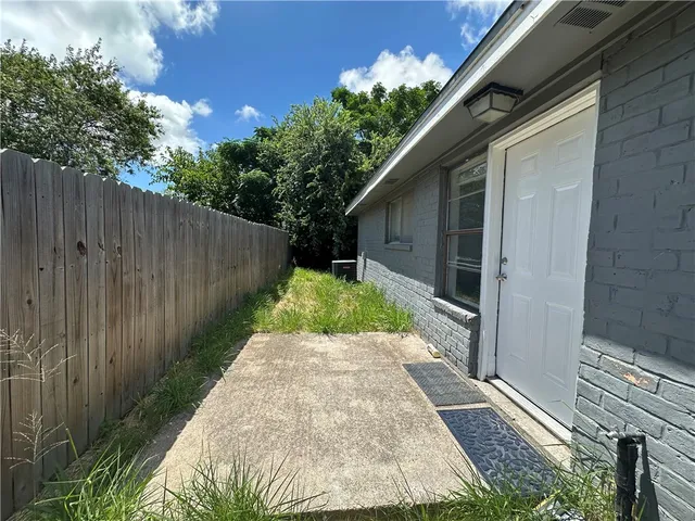 $1,650 | 2563 Live Oak Street, Ingleside, TX 78362