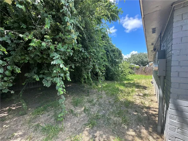 $1,650 | 2563 Live Oak Street, Ingleside, TX 78362