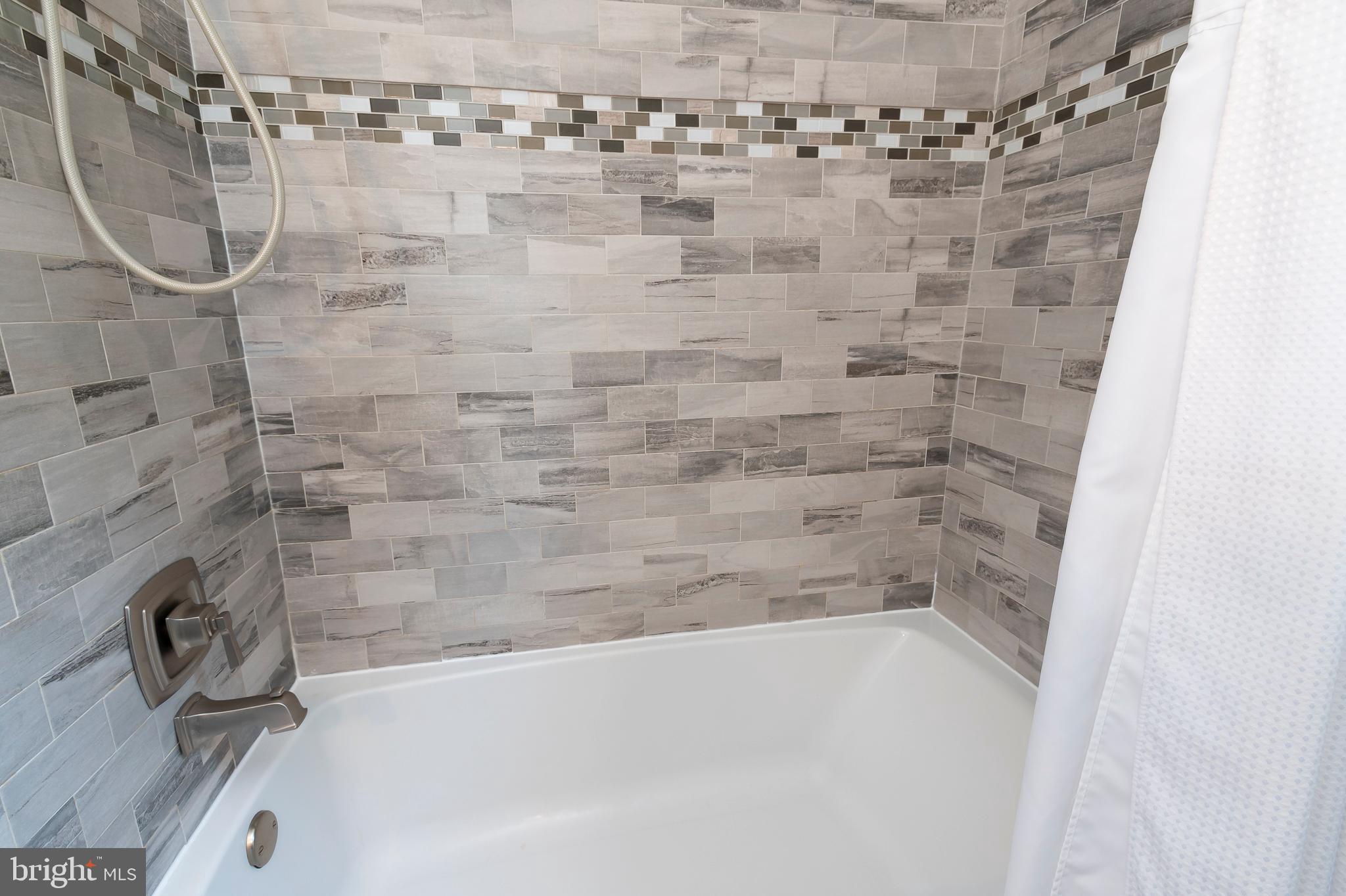 10390 Gorman Road Laurel, MD 20723 - Photo 17 of 40 Bathroom 2 Tub