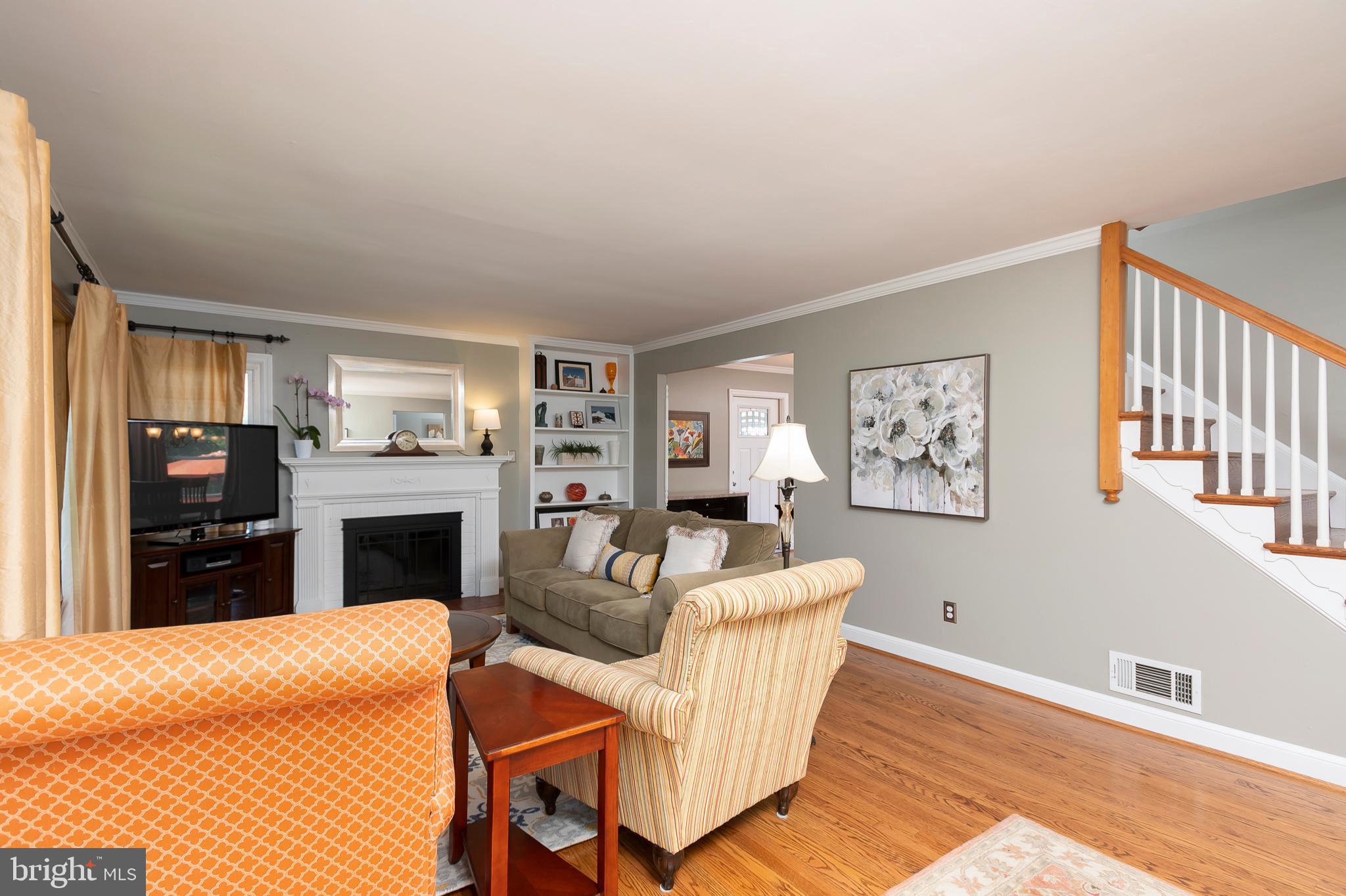 10390 Gorman Road Laurel, MD 20723 - Photo 5 of 40 Foyer View to Living Room