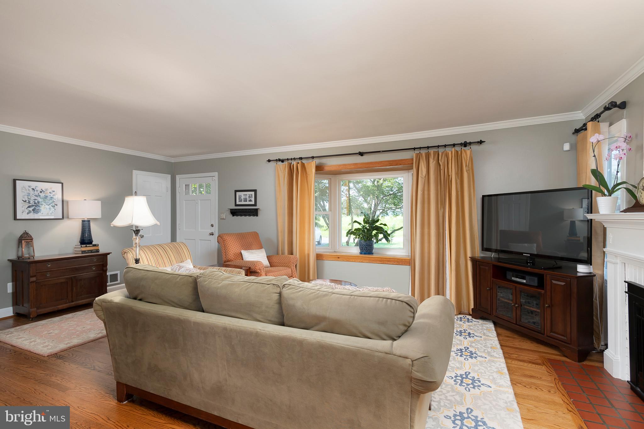 10390 Gorman Road Laurel, MD 20723 - Photo 6 of 40 Living Room