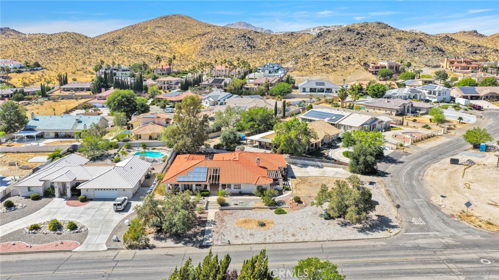 18588 Kamana Road Apple Valley, CA 92307 - Photo 2 of 47