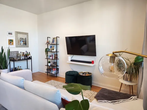 $2,450 | 918 West Belmont Avenue, Unit 306, Chicago, IL 60657