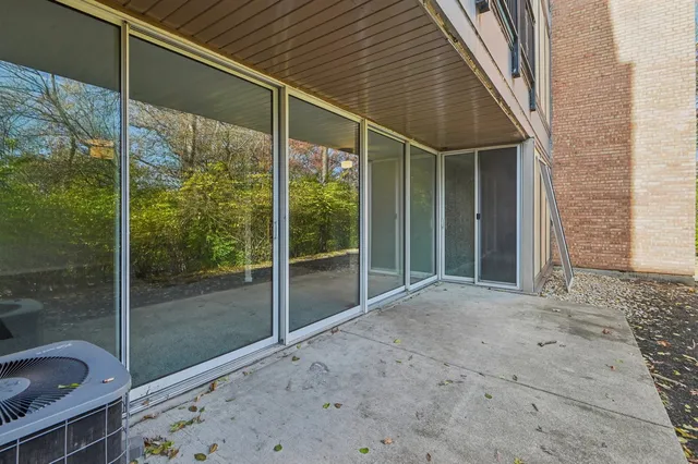 $199,000 | 5900 Oakwood Drive, Unit 1K, Lisle, IL 60532