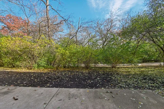 $199,000 | 5900 Oakwood Drive, Unit 1K, Lisle, IL 60532