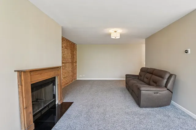 $199,000 | 5900 Oakwood Drive, Unit 1K, Lisle, IL 60532