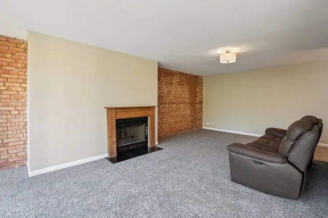 $199,000 | 5900 Oakwood Drive, Unit 1K, Lisle, IL 60532