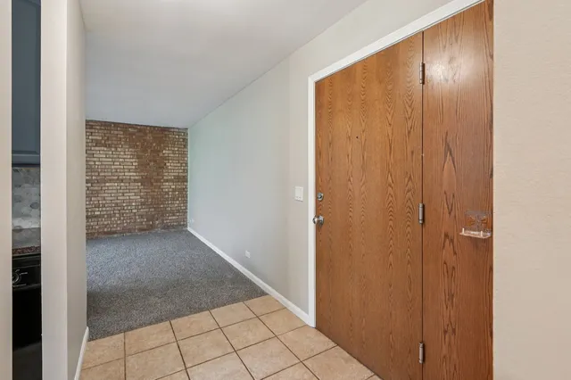 $199,000 | 5900 Oakwood Drive, Unit 1K, Lisle, IL 60532