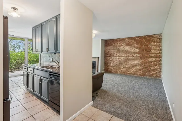 $199,000 | 5900 Oakwood Drive, Unit 1K, Lisle, IL 60532