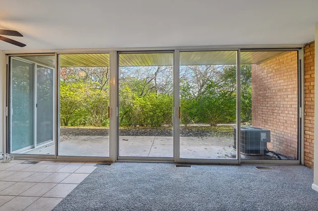 $199,000 | 5900 Oakwood Drive, Unit 1K, Lisle, IL 60532