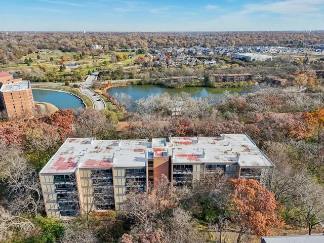 $199,000 | 5900 Oakwood Drive, Unit 1K, Lisle, IL 60532