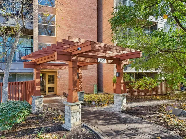 $199,000 | 5900 Oakwood Drive, Unit 1K, Lisle, IL 60532