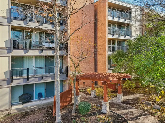 $199,000 | 5900 Oakwood Drive, Unit 1K, Lisle, IL 60532