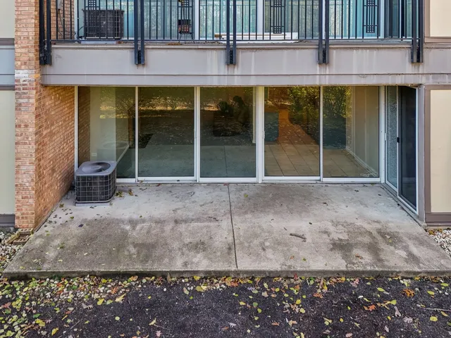 $199,000 | 5900 Oakwood Drive, Unit 1K, Lisle, IL 60532