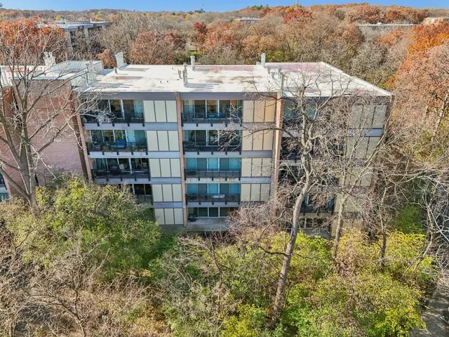 $199,000 | 5900 Oakwood Drive, Unit 1K, Lisle, IL 60532