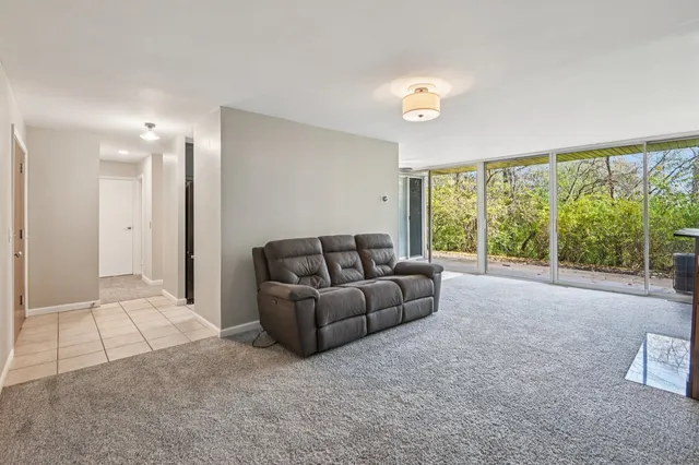 $199,000 | 5900 Oakwood Drive, Unit 1K, Lisle, IL 60532