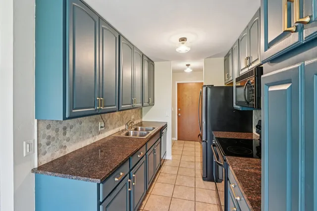 $199,000 | 5900 Oakwood Drive, Unit 1K, Lisle, IL 60532