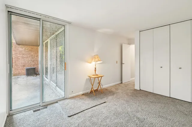 $199,000 | 5900 Oakwood Drive, Unit 1K, Lisle, IL 60532