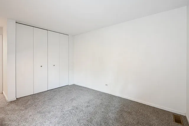 $199,000 | 5900 Oakwood Drive, Unit 1K, Lisle, IL 60532