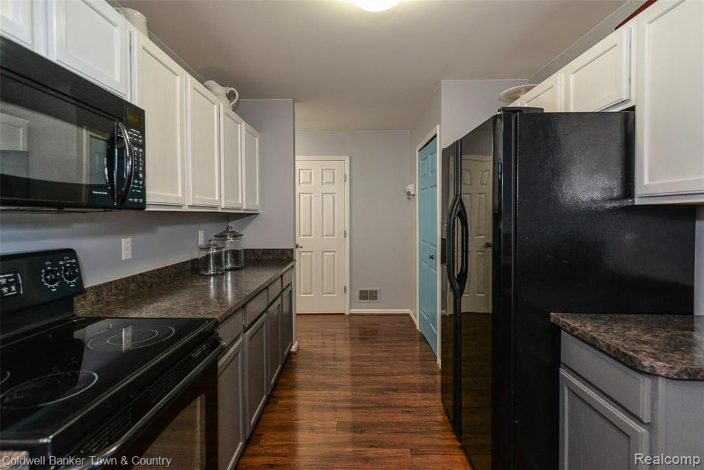 10105 Ridge Run Street Howell, MI 48855 - Photo 20 of 57