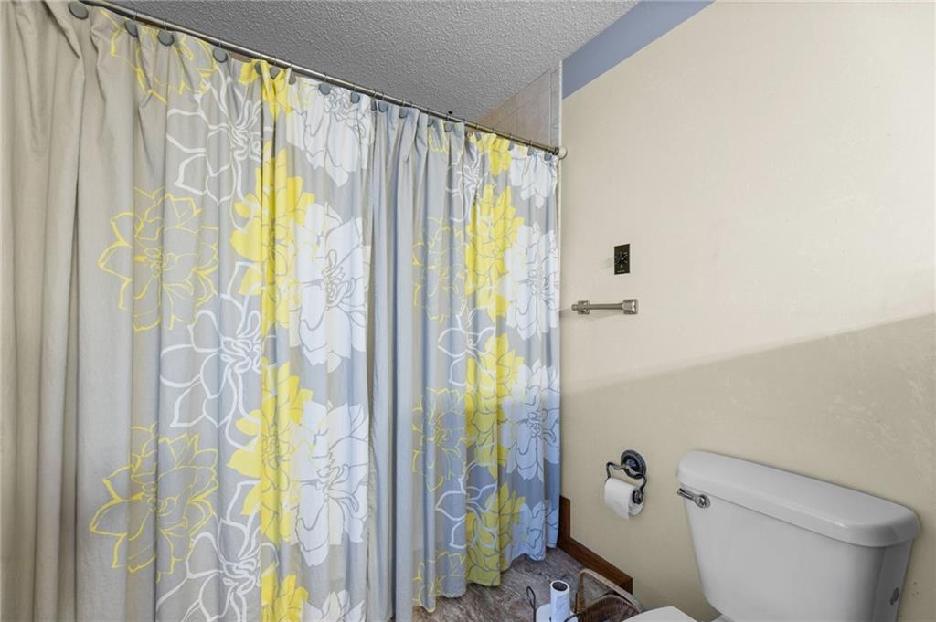 21 West Edwards Street Iola, KS 66749 - Photo 29 of 64