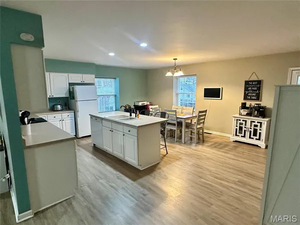 $1,750 | 202 West Delmar Avenue, Unit A, Godfrey, IL 62035