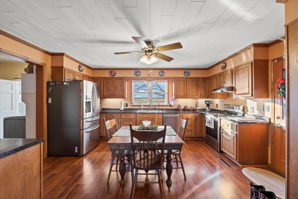 376 Wesley Chapel Road Jeffersonville, OH 43128 - Photo 8 of 47 kitchen1jeffersonville