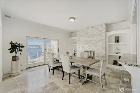 a view of a livingroom with furniture and a dining table