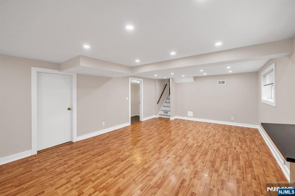 45 Jay Drive Paramus, NJ 07652 - Photo 32 of 41